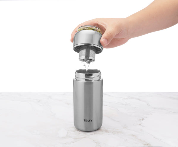 Twist open the ring to separate tea